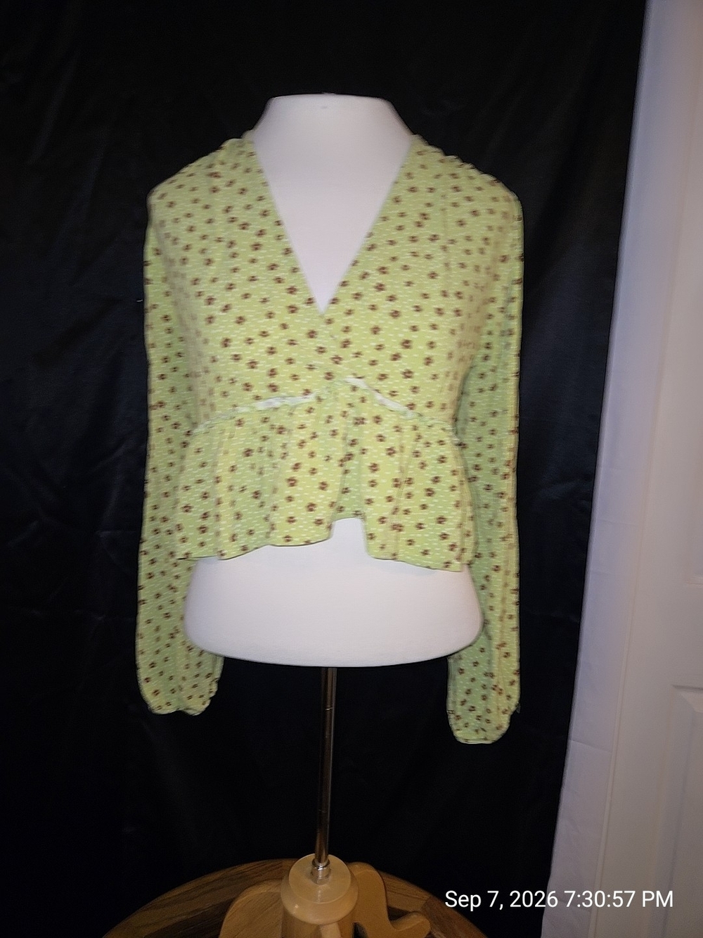 La Hearts Light Green Floral Peplum Blouse